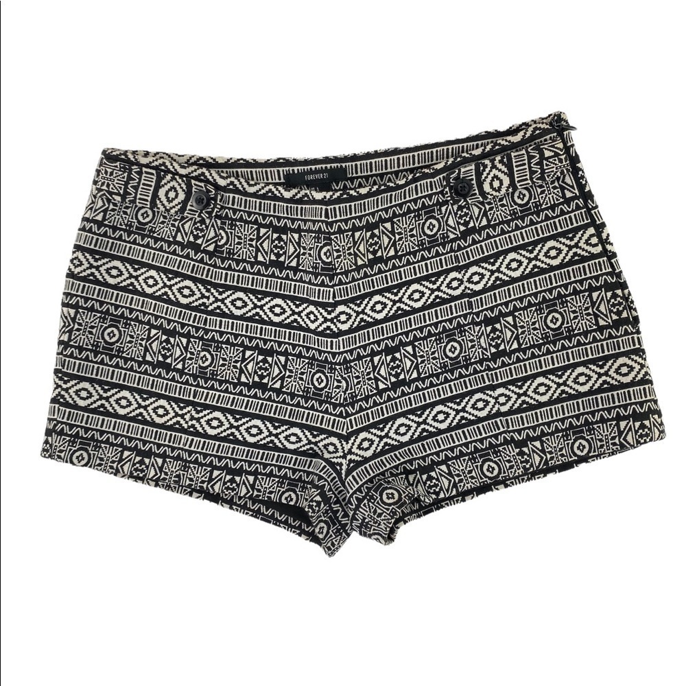 Forever 21 black & white tribal print shorts, L